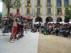 Espectacle de circ a càrrec de MABSUTINS