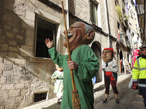 Cercavila de gegants i capgrossos pel Barri Vell