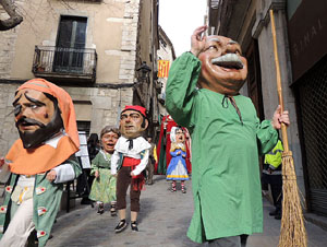 Cercavila de gegants i capgrossos pel Barri Vell