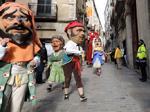 Cercavila de gegants i capgrossos pel Barri Vell