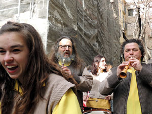 Cercavila de gegants i capgrossos pel Barri Vell