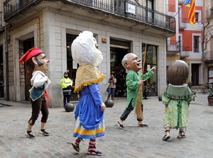 Cercavila de gegants i capgrossos pel Barri Vell