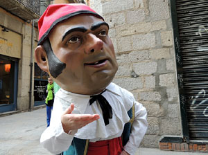 Cercavila de gegants i capgrossos pel Barri Vell