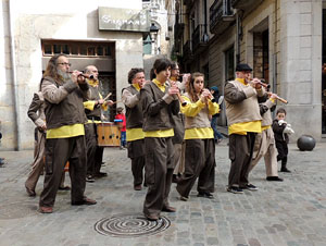 Cercavila de gegants i capgrossos pel Barri Vell