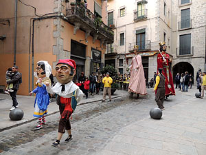 Cercavila de gegants i capgrossos pel Barri Vell