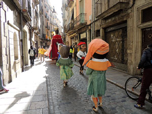 Cercavila de gegants i capgrossos pel Barri Vell