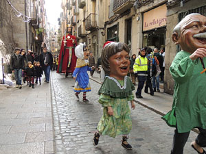 Cercavila de gegants i capgrossos pel Barri Vell