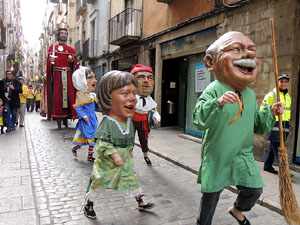 Cercavila de gegants i capgrossos pel Barri Vell