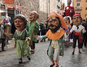 Cercavila de gegants i capgrossos pel Barri Vell