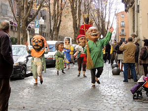 Cercavila de gegants i capgrossos pel Barri Vell