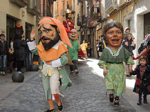 Cercavila de gegants i capgrossos pel Barri Vell