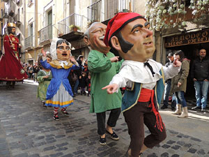 Cercavila de gegants i capgrossos pel Barri Vell
