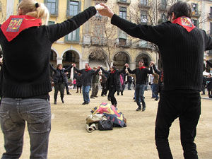 Sardanes a la plaça de la Independència