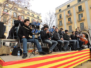 Sardanes a la plaça de la Independència