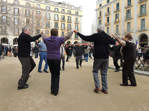 Sardanes a la plaça de la Independència