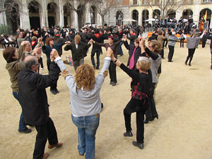 Sardanes a la plaça de la Independència