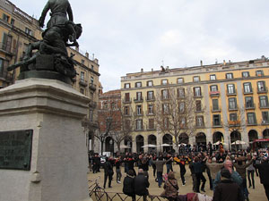 Sardanes a la plaça de la Independència