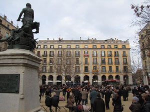 Sardanes a la plaça de la Independència
