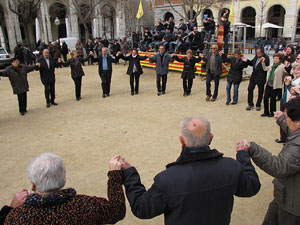 Sardanes a la plaça de la Independència