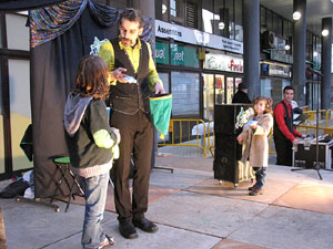 Espectacle de Màgia a la plaça Josep Pla