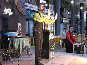 Espectacle de Màgia a la plaça Josep Pla