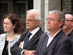 Ofrena floral al monument a Carles Rahola, a la Rambla de la Llibertat