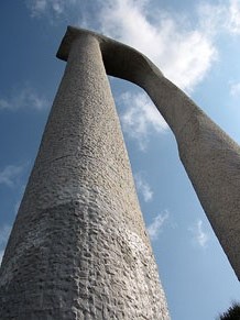 Girona, llindar d'Europa. Escultura de Bonaventura Ans&oacute;n