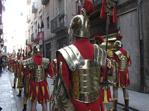 75&egrave; aniversari Associaci&oacute; de Jes&uacute;s Crucificat - Manaies de Girona. Desfilada inaugural