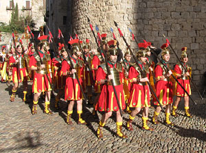 75è aniversari Associació de Jesús Crucificat - Manaies de Girona. Desfilada inaugural