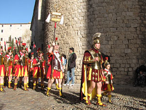 75è aniversari Associació de Jesús Crucificat - Manaies de Girona. Desfilada inaugural
