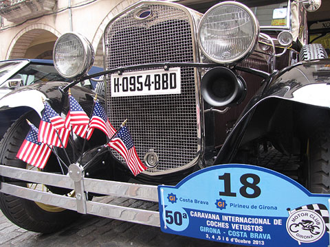 Cotxes vetustos a la pla&ccedil;a del Vi