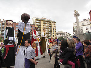 Fires de Sant Narc&iacute;s 2013. Trobada de gegants: la ballada