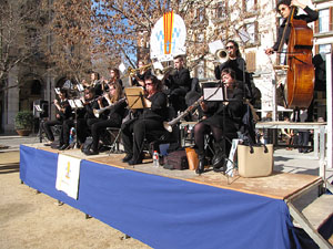 Sardanes a la pla&ccedil;a Independ&egrave;ncia