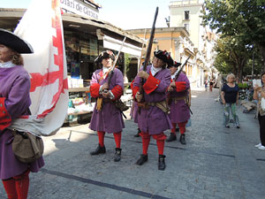 Girona resisteix! Jornades de recreaci&oacute; hist&ograve;rica de la Guerra de Successi&oacute;. Escaramussa al Pont de Pedra