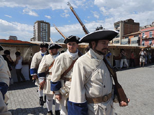 Girona resisteix! Jornades de recreaci&oacute; hist&ograve;rica de la Guerra de Successi&oacute;. Escaramussa al Pont de Pedra