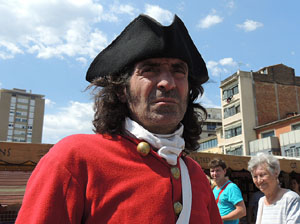 Girona resisteix! Jornades de recreaci&oacute; hist&ograve;rica de la Guerra de Successi&oacute;. Escaramussa al Pont de Pedra