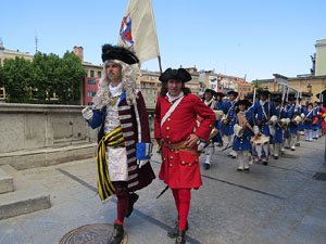 Girona resisteix! Jornades de recreaci&oacute; hist&ograve;rica de la Guerra de Successi&oacute;. Presentaci&oacute; i jurada de bandera