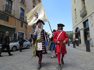 Girona resisteix! Jornades de recreaci&oacute; hist&ograve;rica de la Guerra de Successi&oacute;. Presentaci&oacute; i jurada de bandera