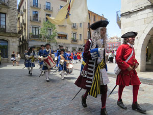 Girona resisteix! Jornades de recreaci&oacute; hist&ograve;rica de la Guerra de Successi&oacute;. Presentaci&oacute; i jurada de bandera
