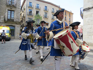 Girona resisteix! Jornades de recreaci&oacute; hist&ograve;rica de la Guerra de Successi&oacute;. Presentaci&oacute; i jurada de bandera
