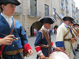 Girona resisteix! Jornades de recreaci&oacute; hist&ograve;rica de la Guerra de Successi&oacute;. Presentaci&oacute; i jurada de bandera
