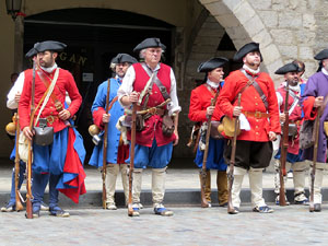Girona resisteix! Jornades de recreaci&oacute; hist&ograve;rica de la Guerra de Successi&oacute;. Presentaci&oacute; i jurada de bandera