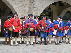 Girona resisteix! Jornades de recreaci&oacute; hist&ograve;rica de la Guerra de Successi&oacute;. Presentaci&oacute; i jurada de bandera
