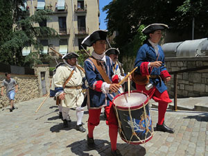 Girona resisteix! Jornades de recreaci&oacute; hist&ograve;rica de la Guerra de Successi&oacute;. Presentaci&oacute; i jurada de bandera
