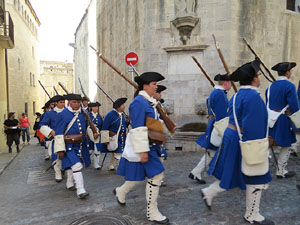Girona resisteix! Jornades de recreaci&oacute; hist&ograve;rica de la Guerra de Successi&oacute;. Presentaci&oacute; de la recreaci&oacute;
