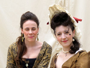 Girona resisteix! Jornades de recreaci&oacute; hist&ograve;rica de la Guerra de Successi&oacute;. Desfilada pels carrers del Barri Vell