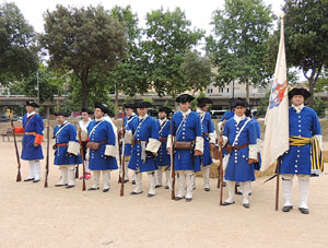 Girona resisteix! Jornades de recreaci&oacute; hist&ograve;rica de la Guerra de Successi&oacute;. Desfilada pels carrers del Barri Vell