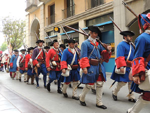 Girona resisteix! Jornades de recreaci&oacute; hist&ograve;rica de la Guerra de Successi&oacute;. Desfilada pels carrers del Barri Vell