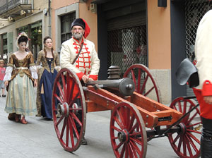 Girona resisteix! Jornades de recreaci&oacute; hist&ograve;rica de la Guerra de Successi&oacute;. Desfilada pels carrers del Barri Vell