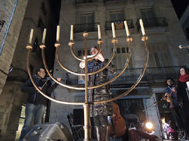 Encesa de les espelmes de Hanukk&agrave;